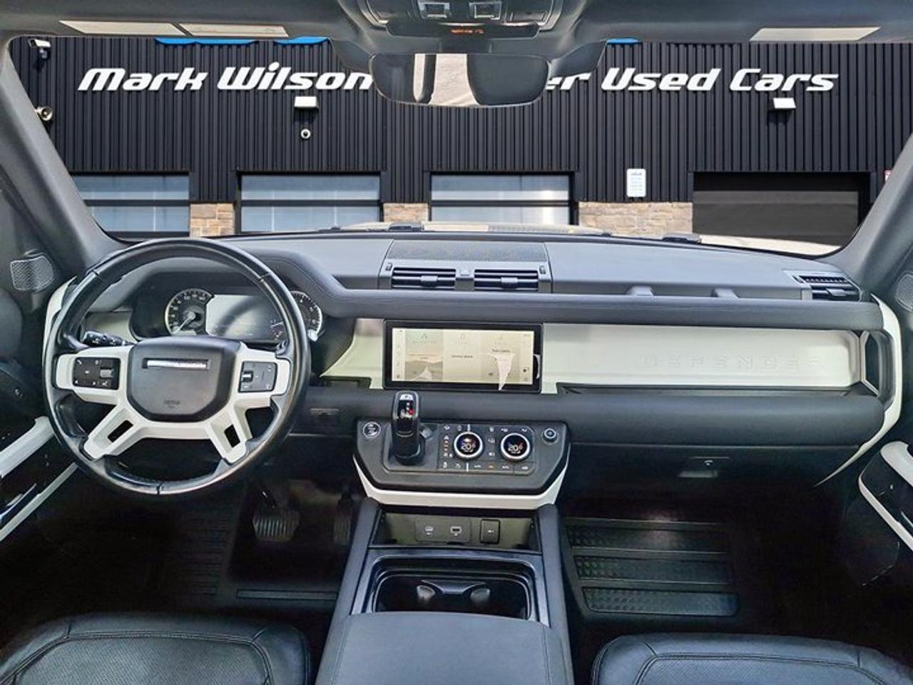 2023 Land Rover Defender SE 4WD | 3.0L | Leather | Sunroof | Nav | 360 Camera | Heated Seats | Power Seat | and More ! Photo
