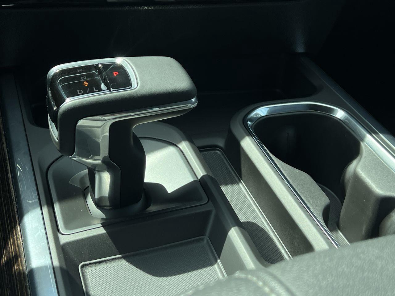 2024 GMC Sierra 1500 Elevation 4X4, REMOTE START, HEATED FRONT SEATS, CRUISE CONTROL, NAV, BACK UP CAM!! Photo