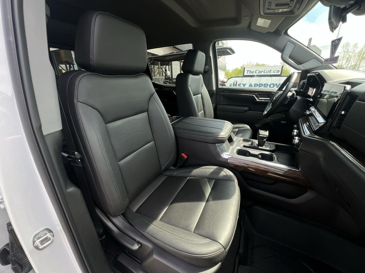 2024 GMC Sierra 1500 Elevation 4X4, REMOTE START, HEATED FRONT SEATS, CRUISE CONTROL, NAV, BACK UP CAM!! Photo