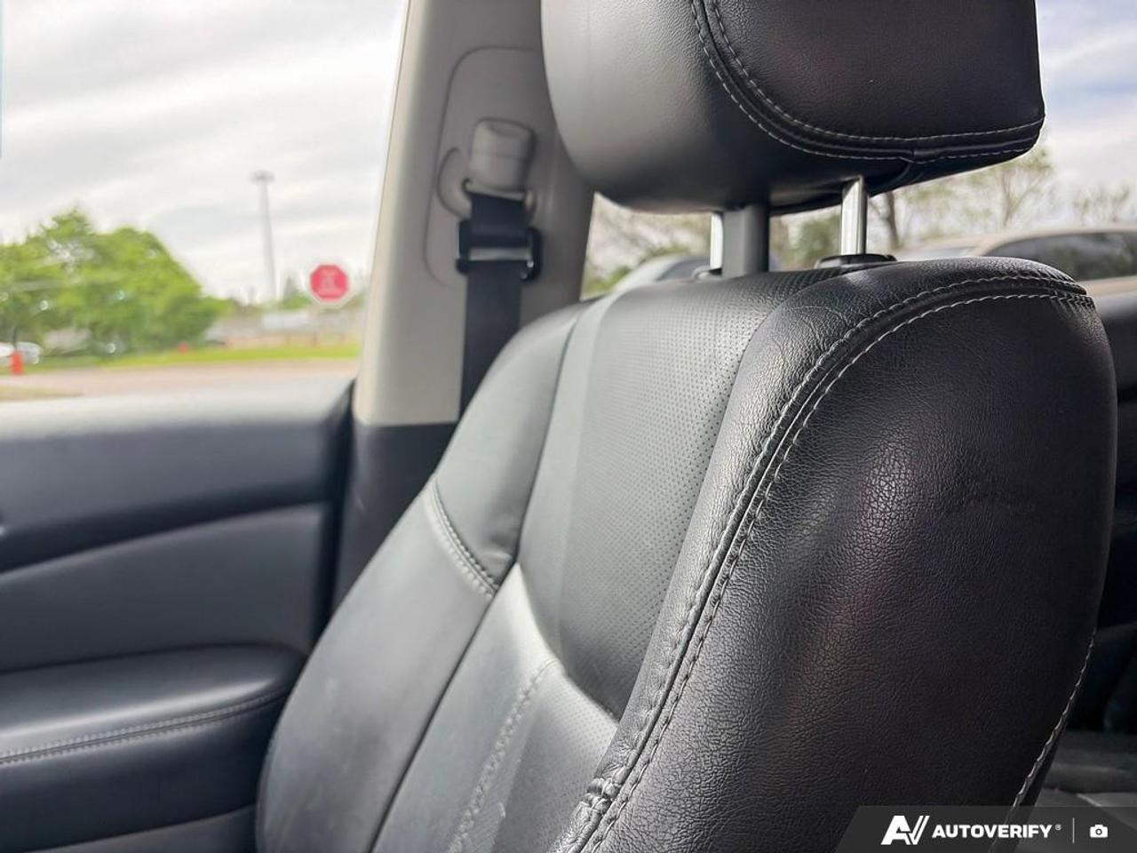 2014 Nissan Pathfinder Platinum PREMIUM PK|NO ACCIDENTS|1 OWNER|ALL WEATHER MATS Photo