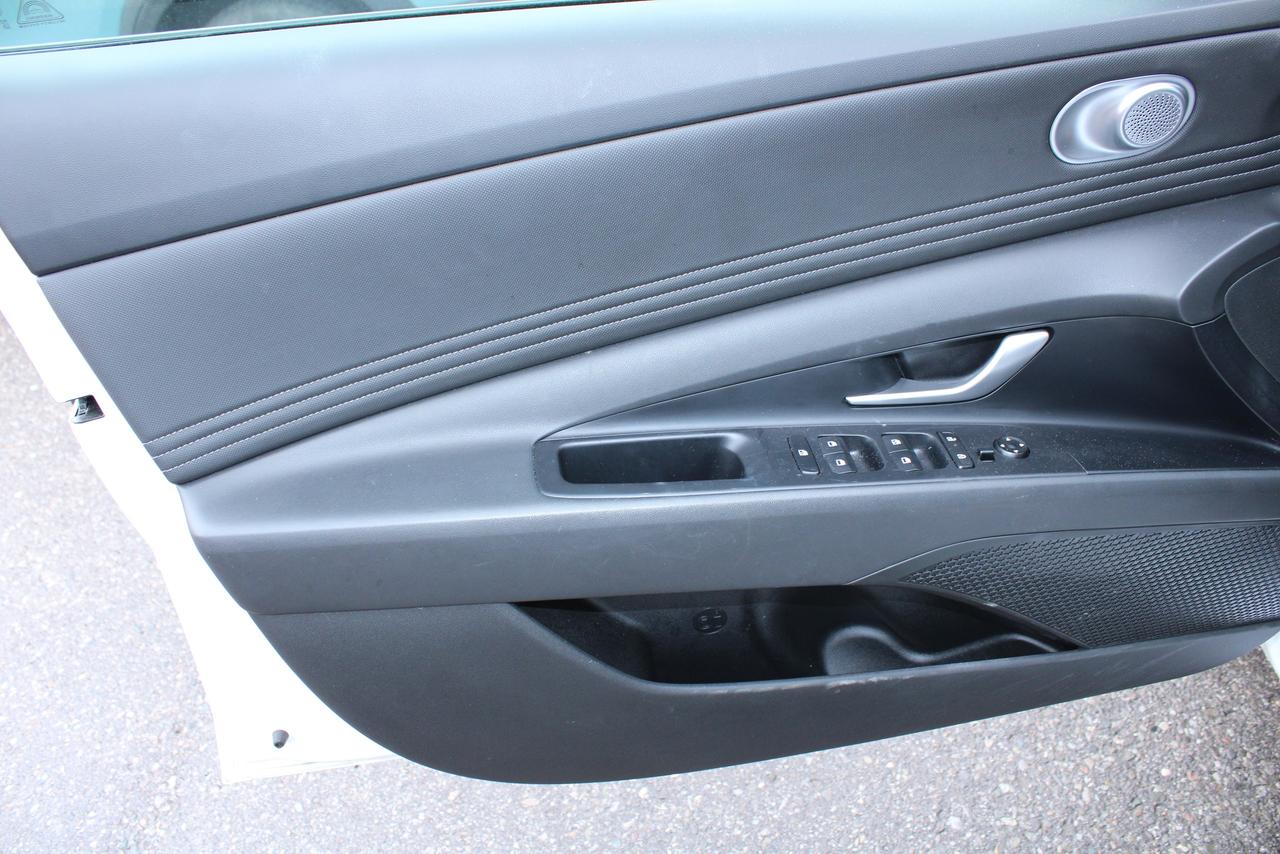 2025 Hyundai Elantra Preferred Photo