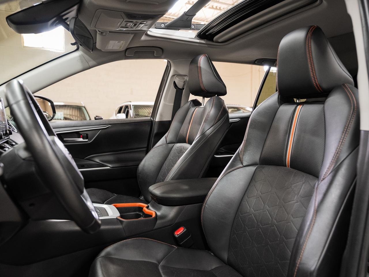 2019 Toyota RAV4 TRAIL AWD | Leather | Sunroof | Cooled Seats | BSM