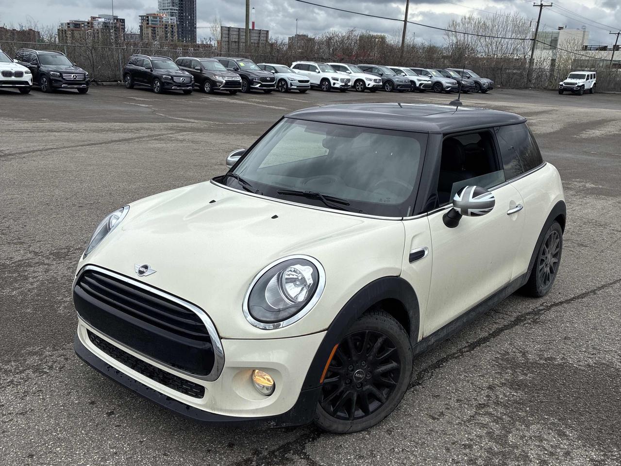2018 MINI Cooper UNION JACK, LOW MILEAGE, SUNROOF & MORE!! Photo2