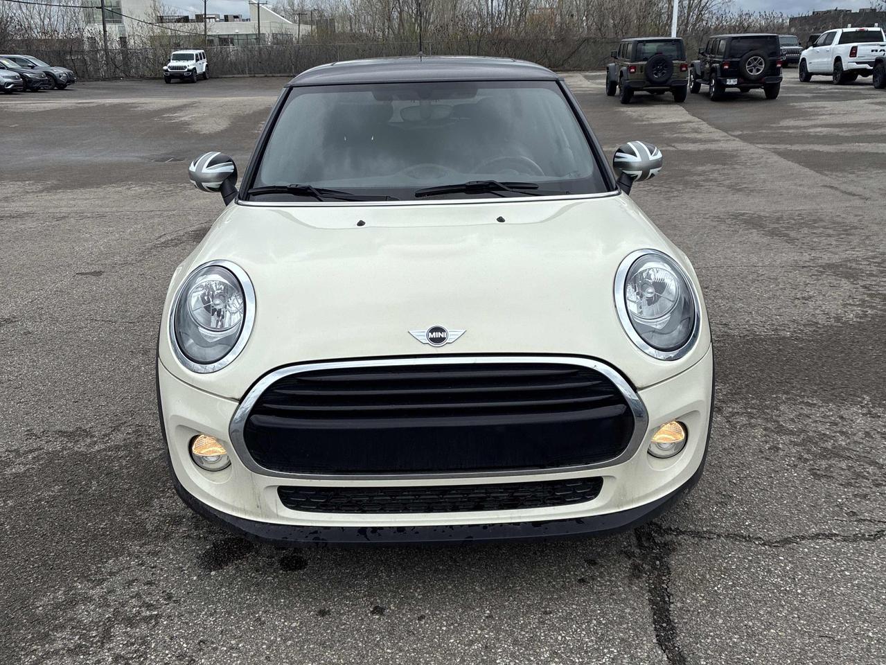 2018 MINI Cooper UNION JACK, LOW MILEAGE, SUNROOF & MORE!! Photo11