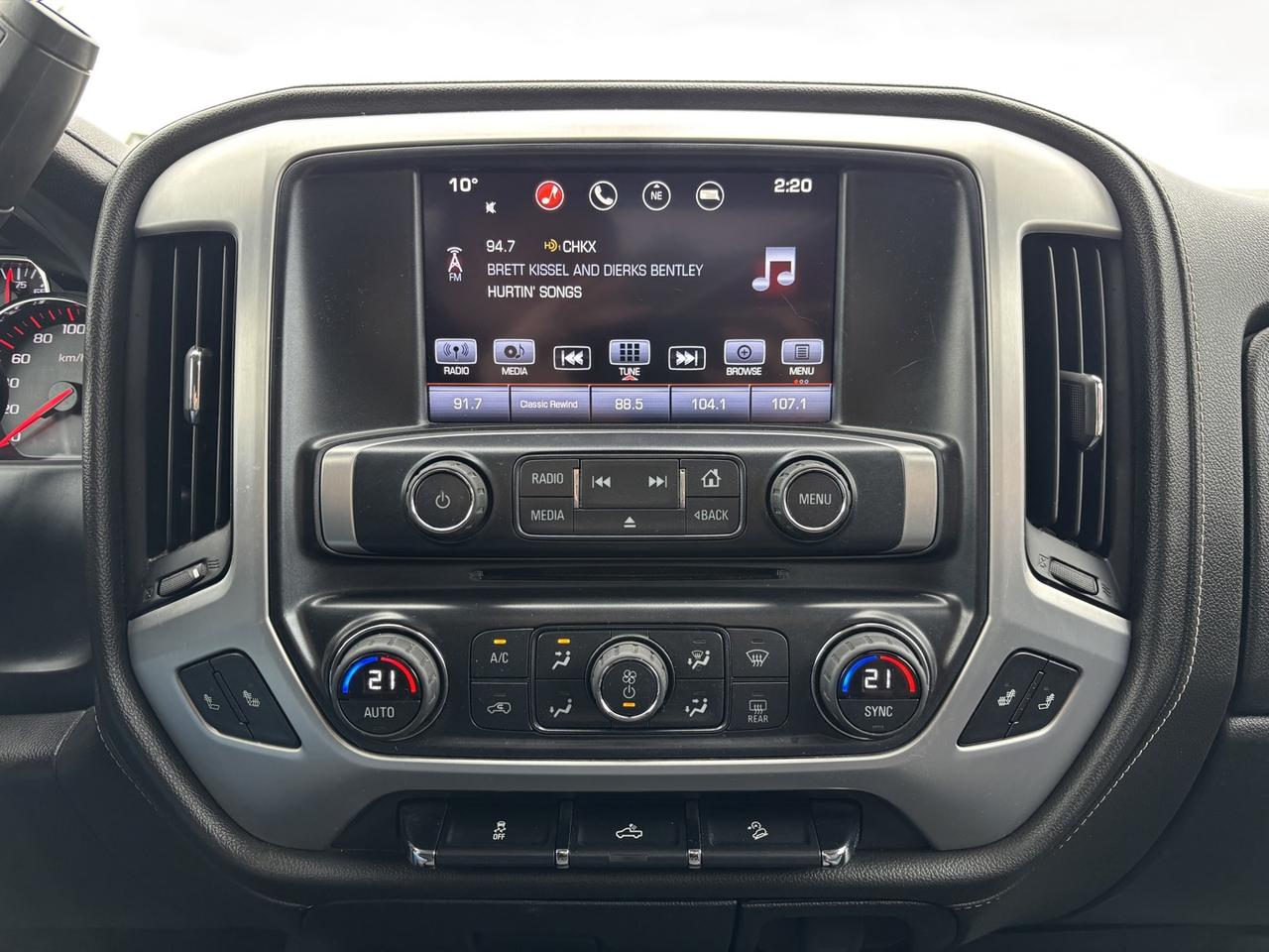 2016 GMC Sierra 1500 SLE Double Cab 4WD Photo