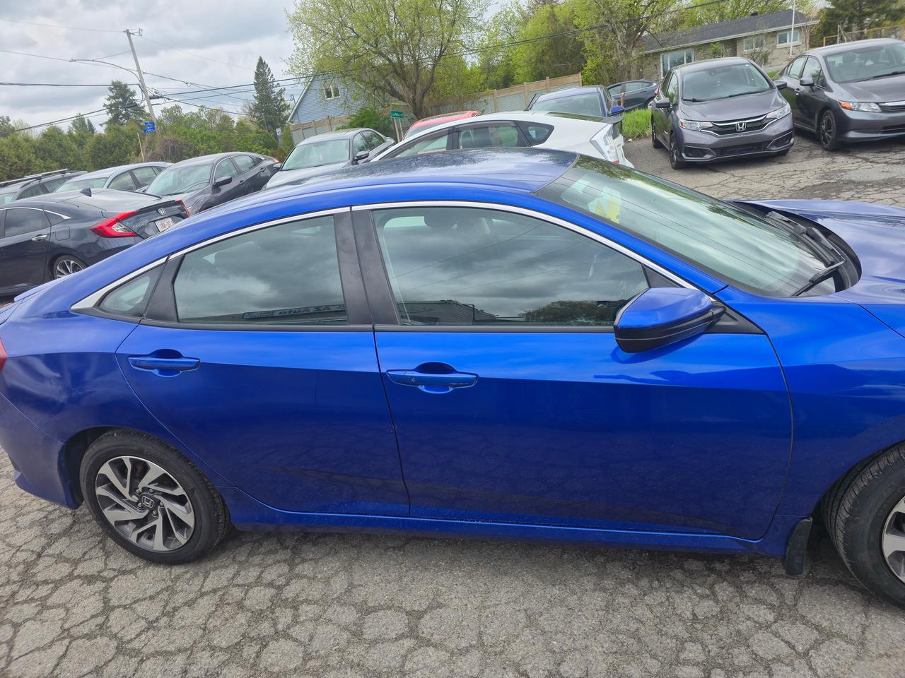 2018 Honda Civic SE Photo2