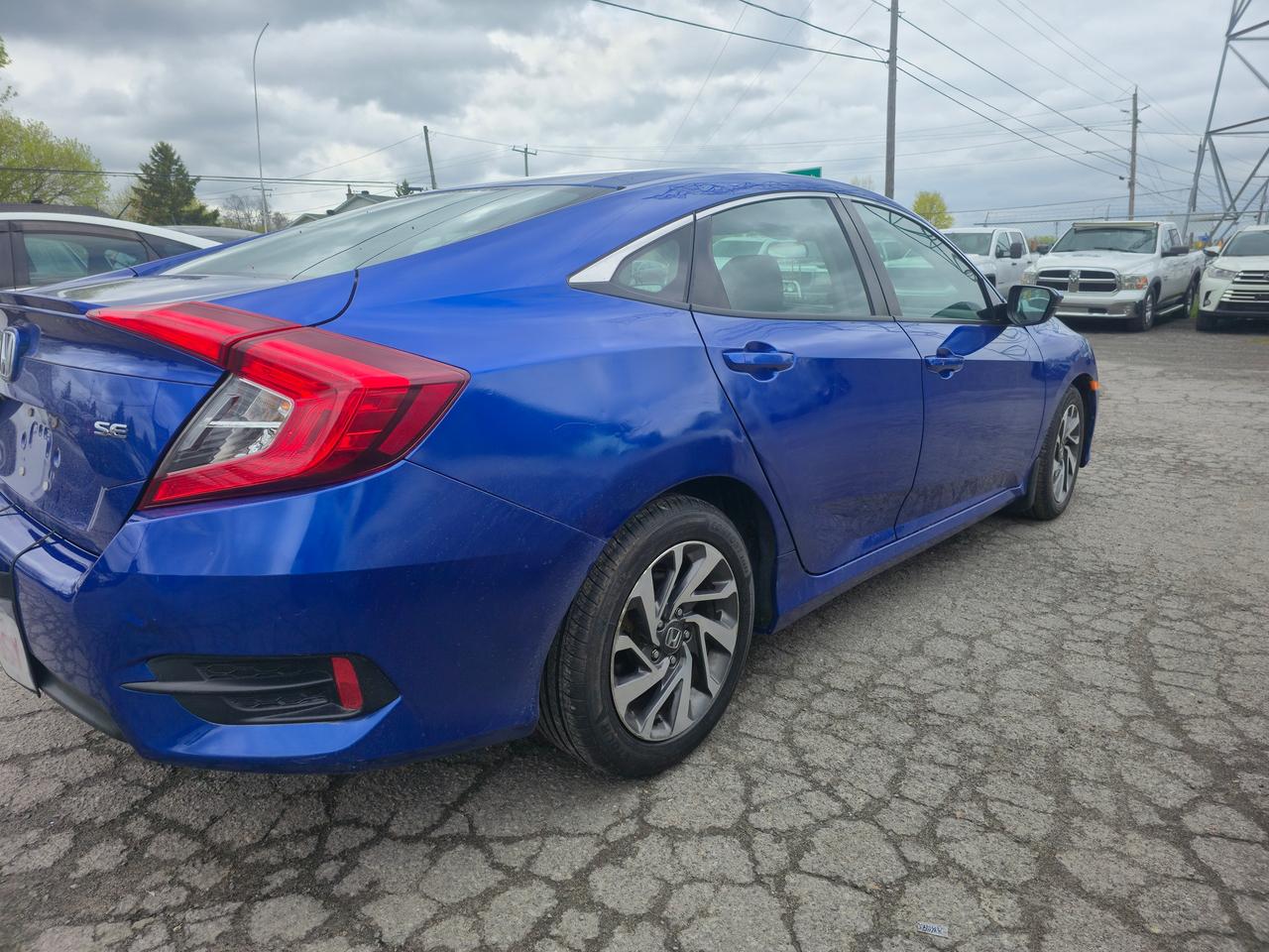 2018 Honda Civic SE Photo3