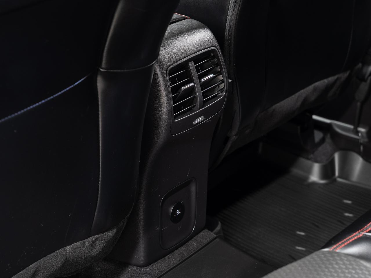 2023 Ford Escape ST-LINE AWD | Pano roof | Leather | BSM | CarPlay