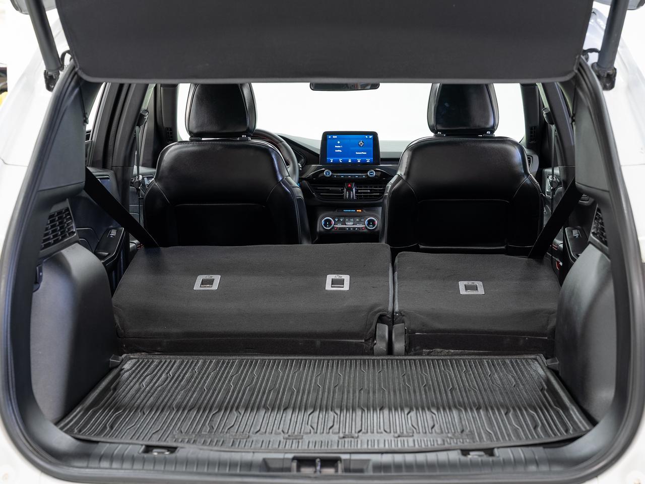 2023 Ford Escape ST-LINE AWD | Pano roof | Leather | BSM | CarPlay