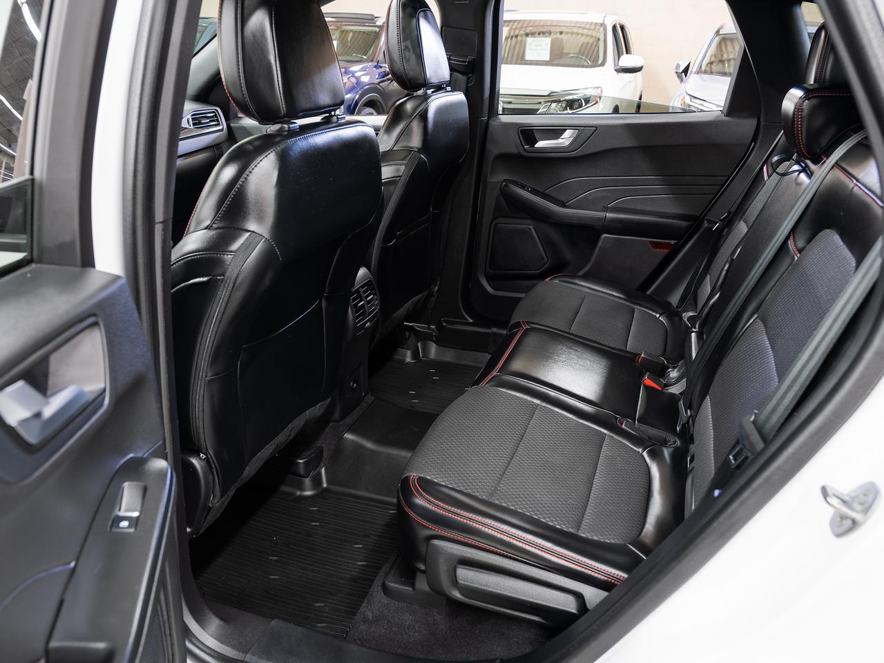 2023 Ford Escape ST-LINE AWD | Pano roof | Leather | BSM | CarPlay