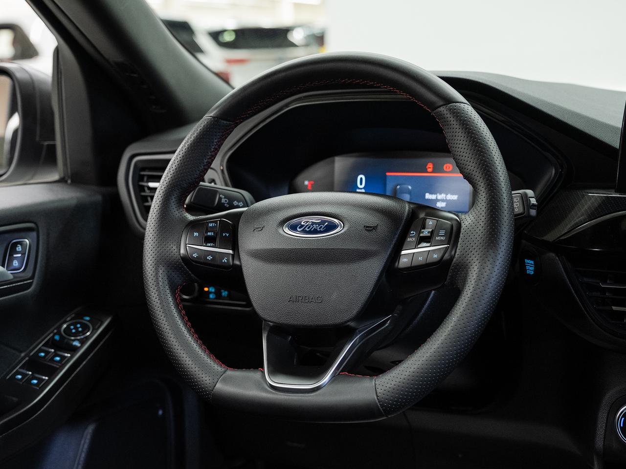 2023 Ford Escape ST-LINE AWD | Pano roof | Leather | BSM | CarPlay