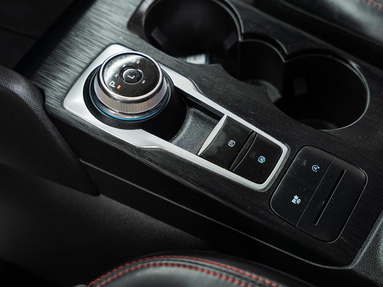 2023 Ford Escape ST-LINE AWD | Pano roof | Leather | BSM | CarPlay