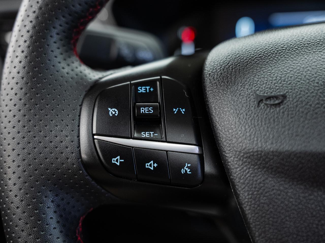 2023 Ford Escape ST-LINE AWD | Pano roof | Leather | BSM | CarPlay