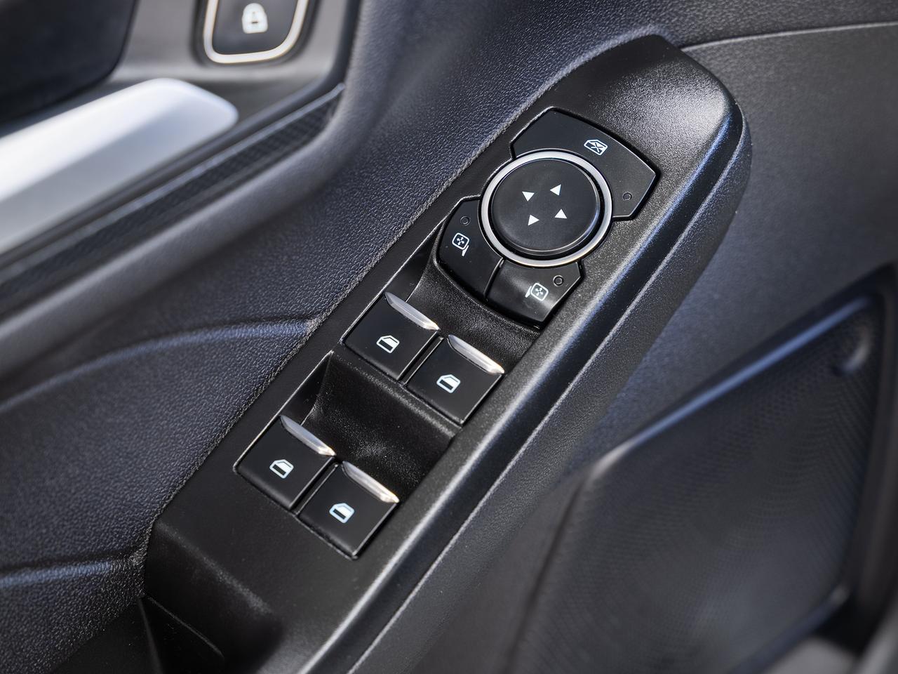 2023 Ford Escape ST-LINE AWD | Pano roof | Leather | BSM | CarPlay