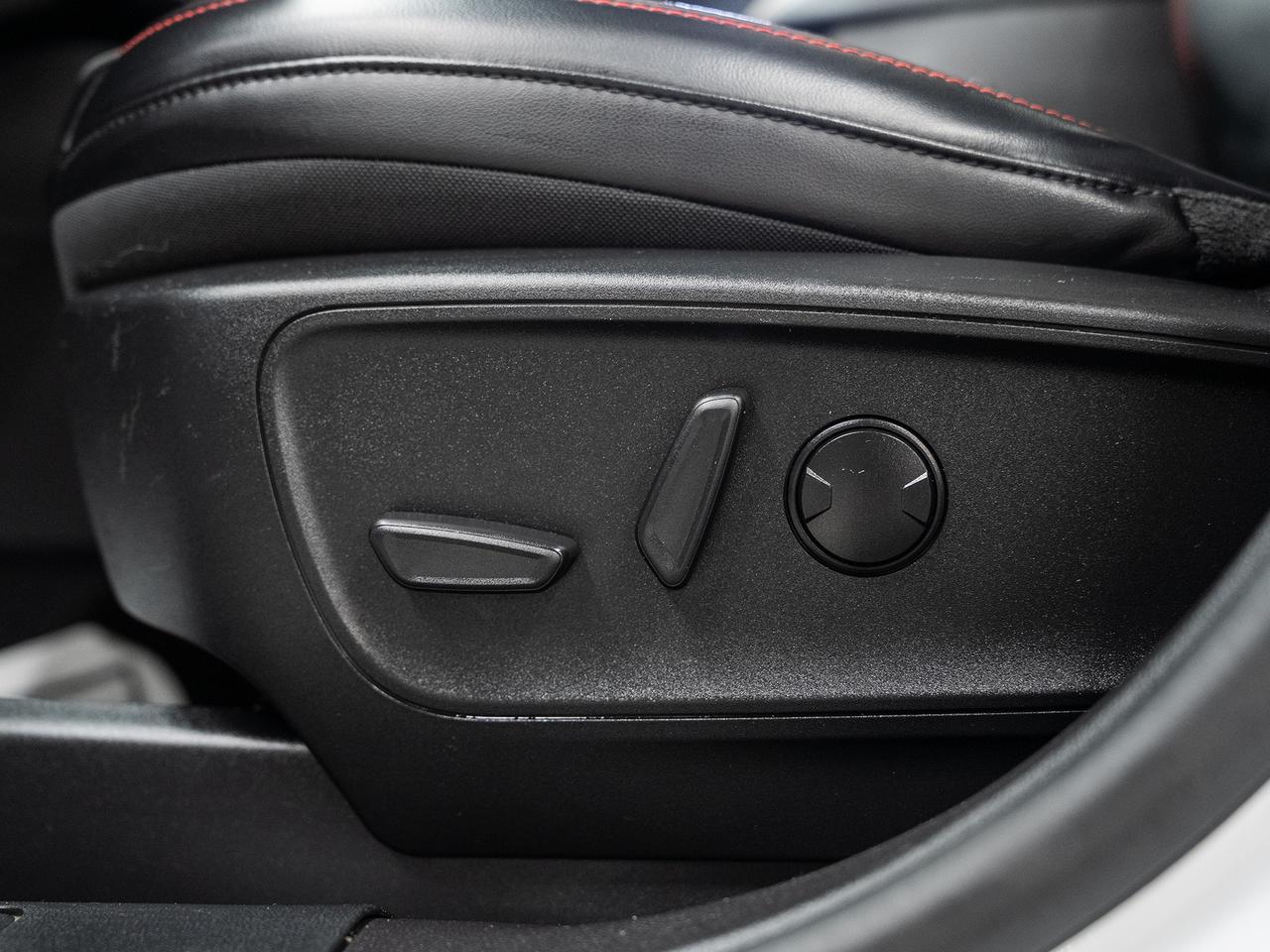 2023 Ford Escape ST-LINE AWD | Pano roof | Leather | BSM | CarPlay