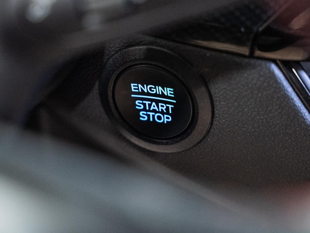 2023 Ford Escape ST-LINE AWD | Pano roof | Leather | BSM | CarPlay