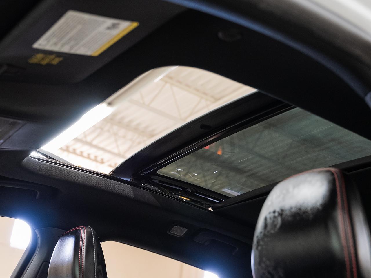2023 Ford Escape ST-LINE AWD | Pano roof | Leather | BSM | CarPlay