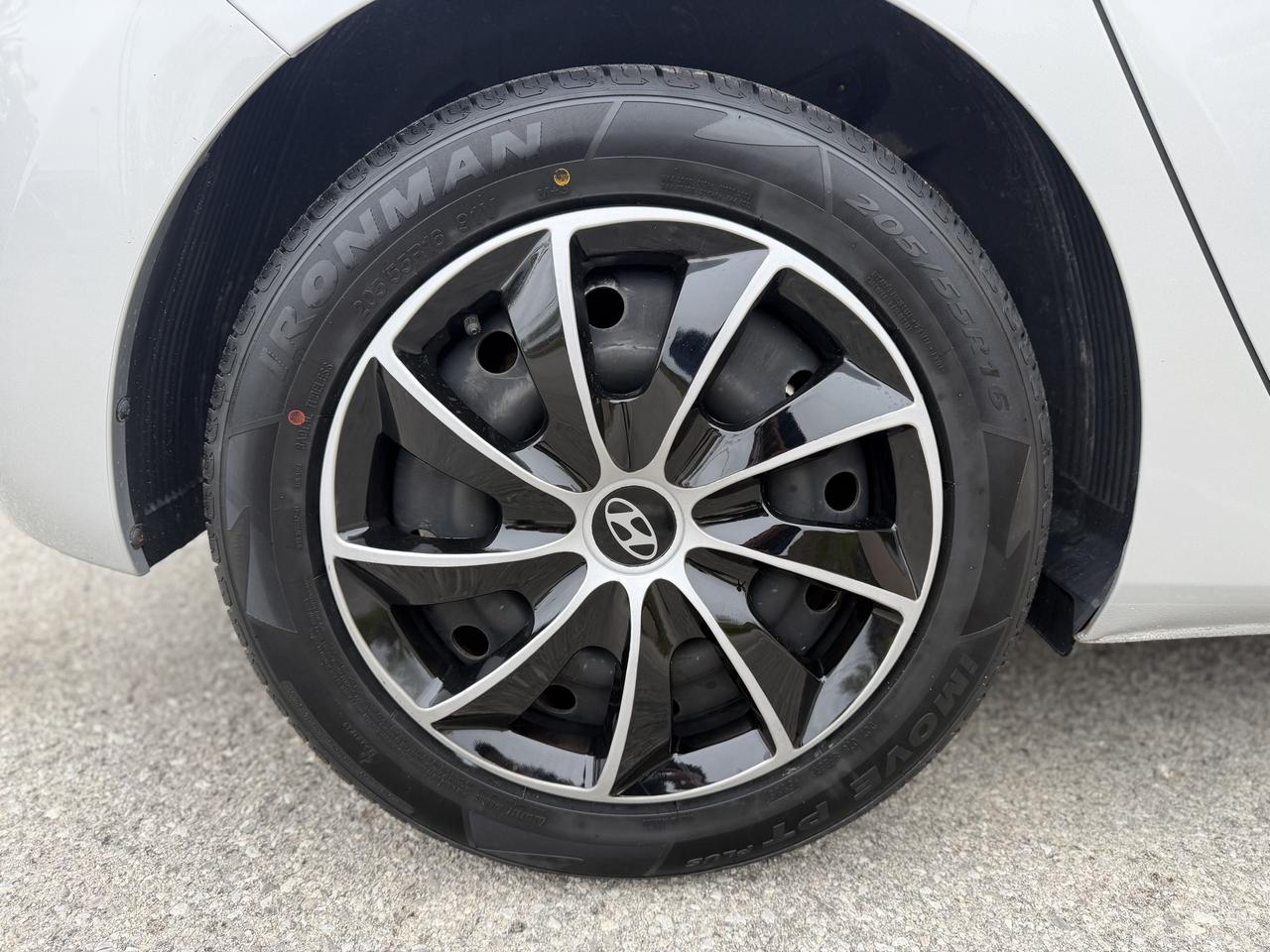 2016 Hyundai Elantra GT GL Photo