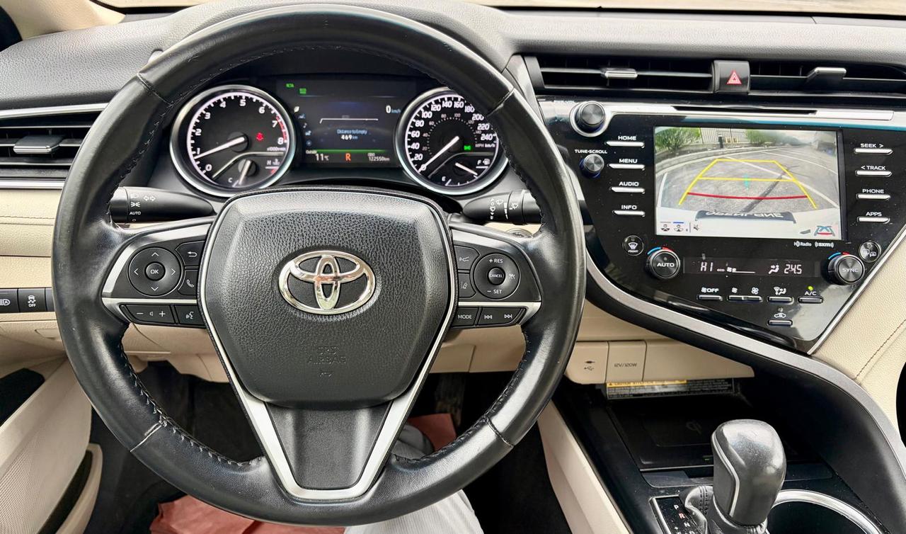 2018 Toyota Camry XLE Photo