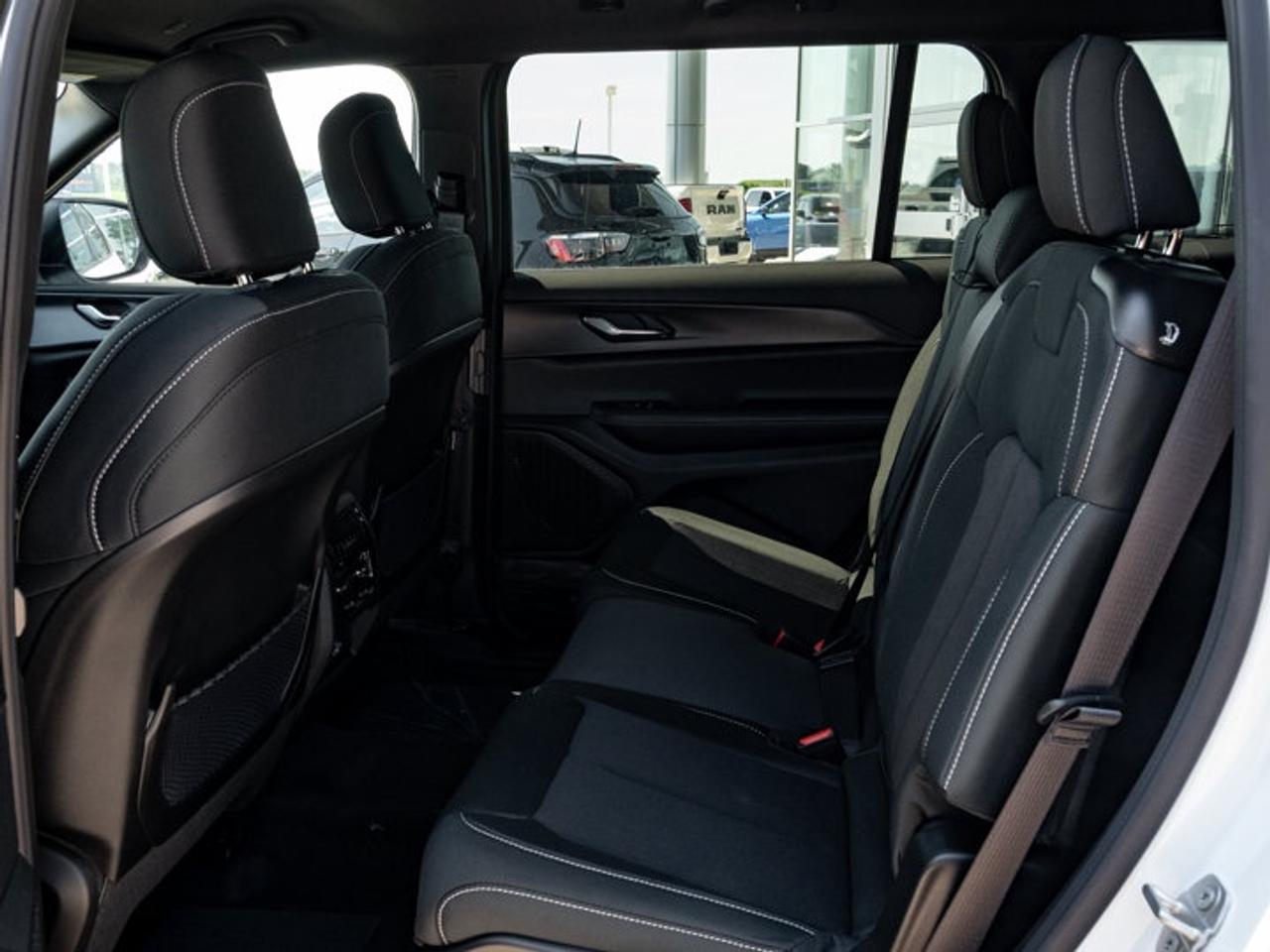 2026 Jeep Grand Cherokee L Laredo Photo