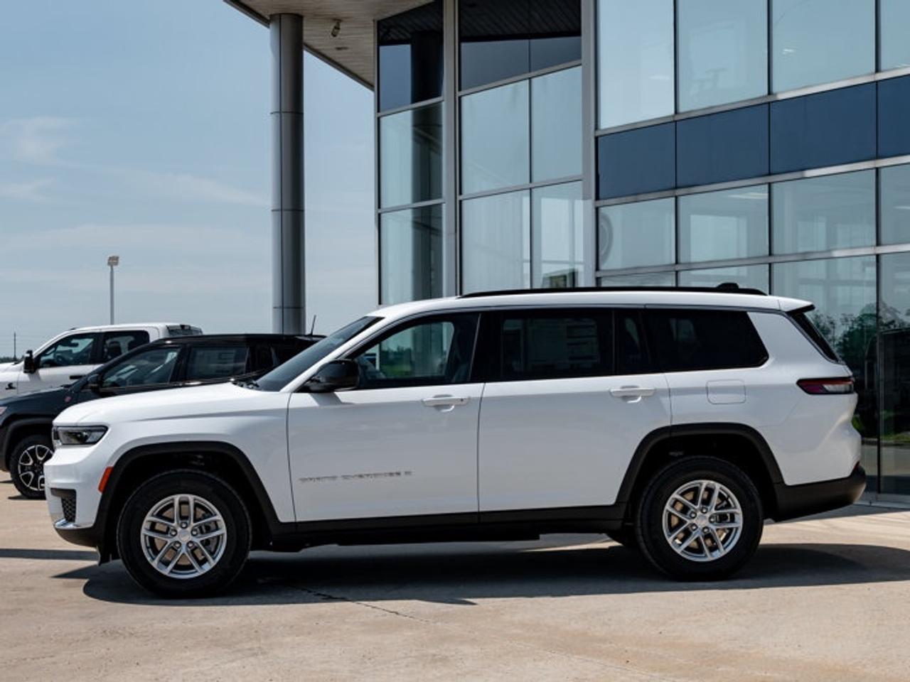 2026 Jeep Grand Cherokee L Laredo Photo4