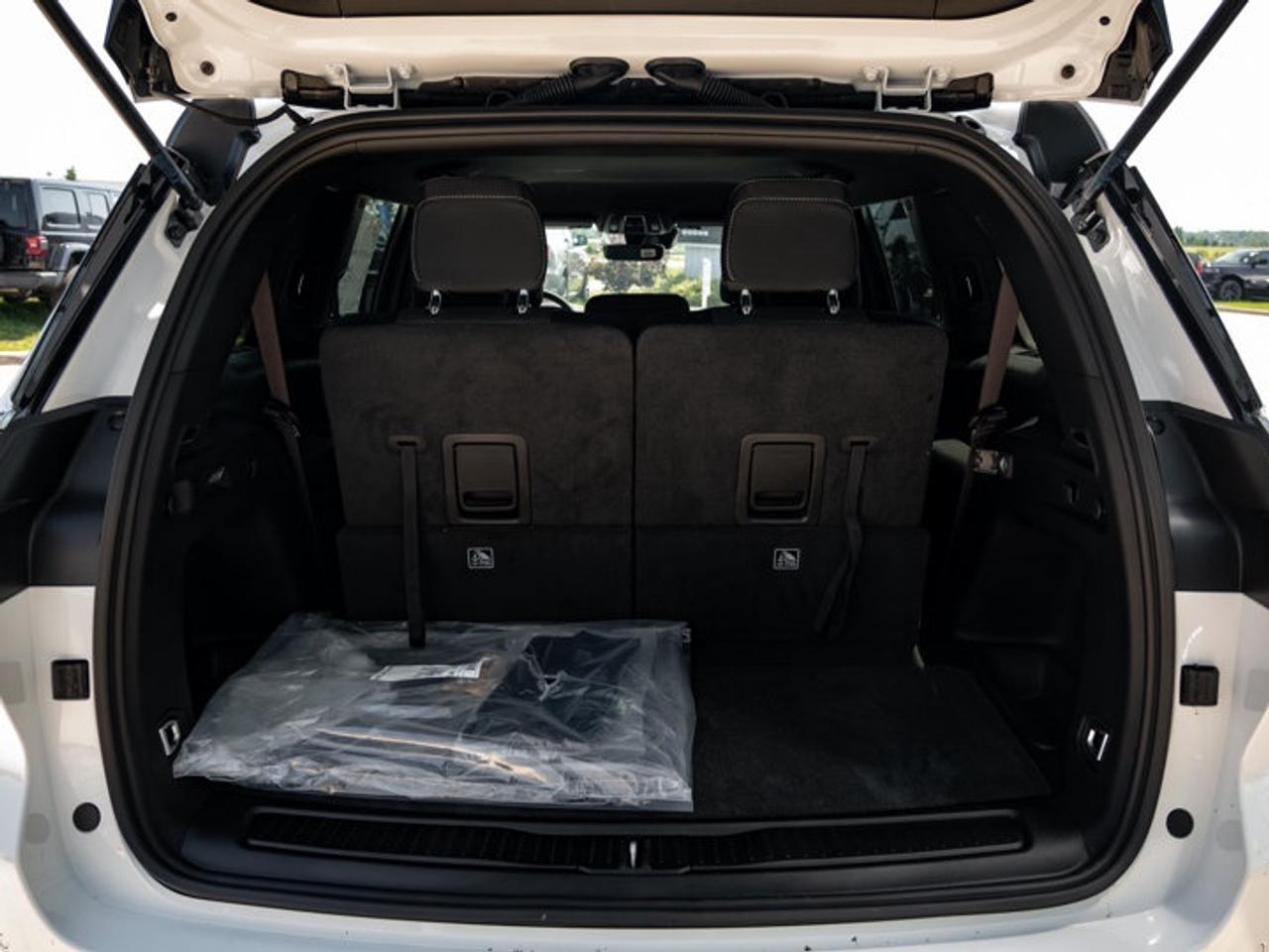 2026 Jeep Grand Cherokee L Laredo Photo