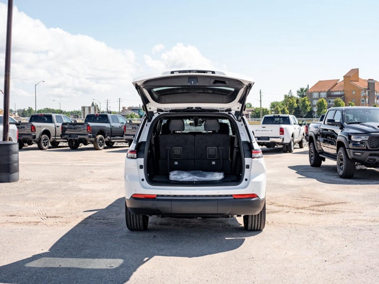 2026 Jeep Grand Cherokee L ALTITUDE Photo