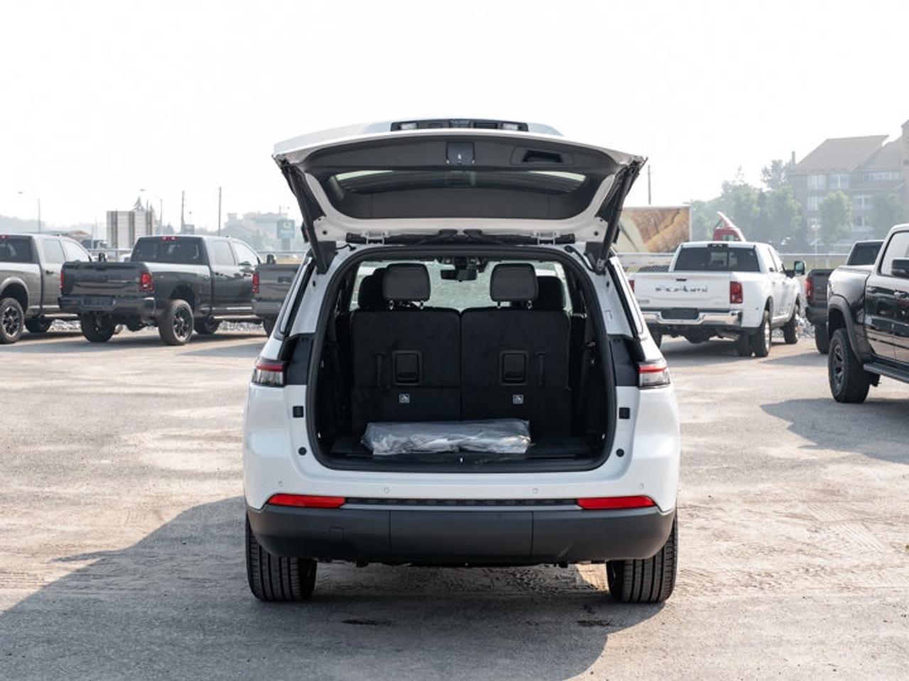 2026 Jeep Grand Cherokee L Limited Photo