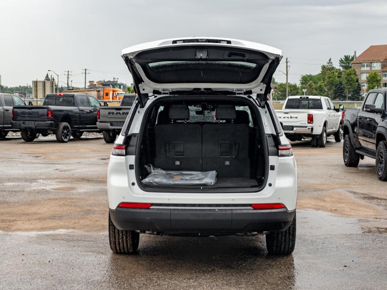 2026 Jeep Grand Cherokee L ALTITUDE Photo