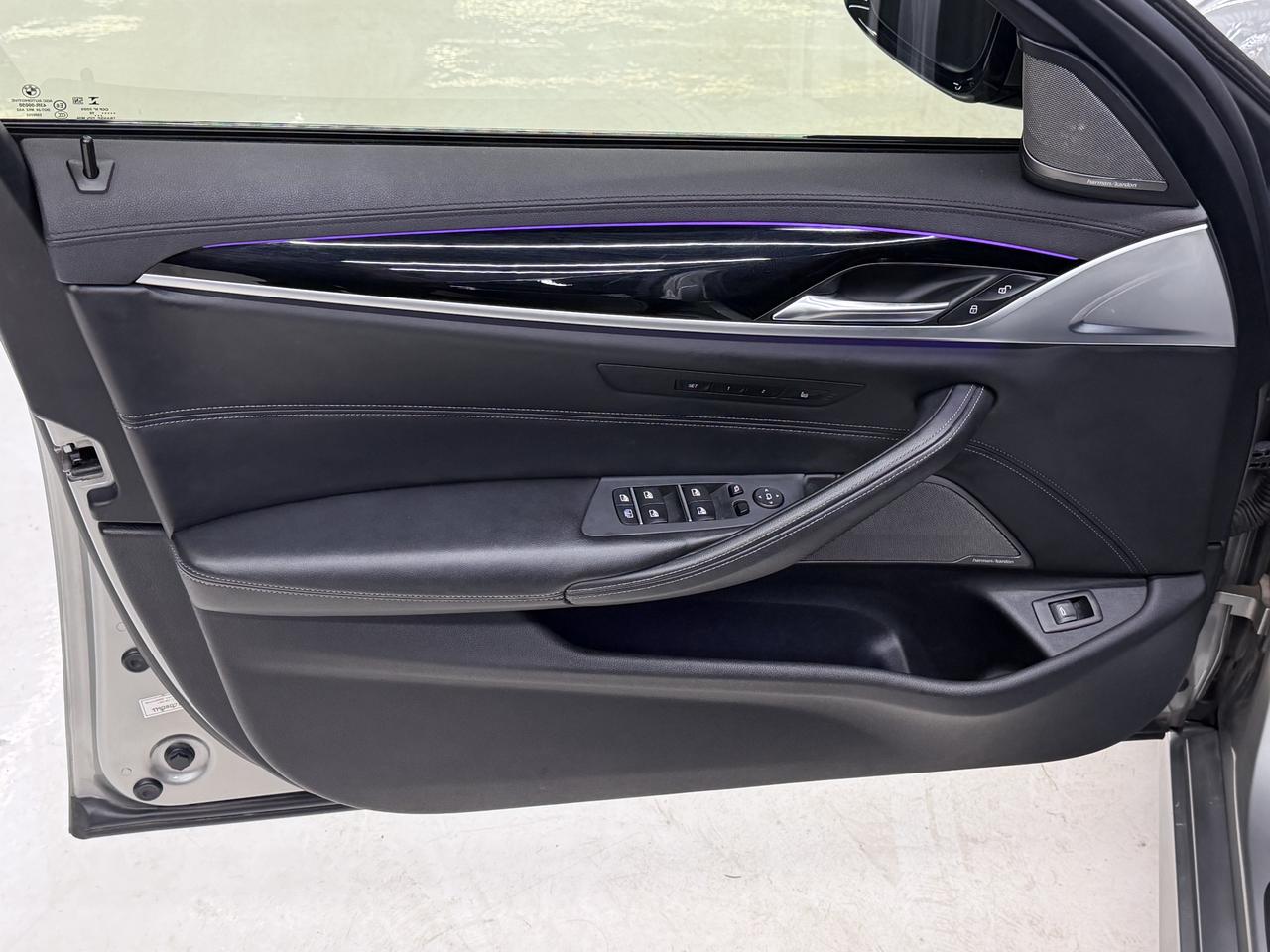 2019 BMW M5 MXDRIVE|NAV|360CAM|HUD|FCW|BSM|LDW|CARBON ROOF| Photo