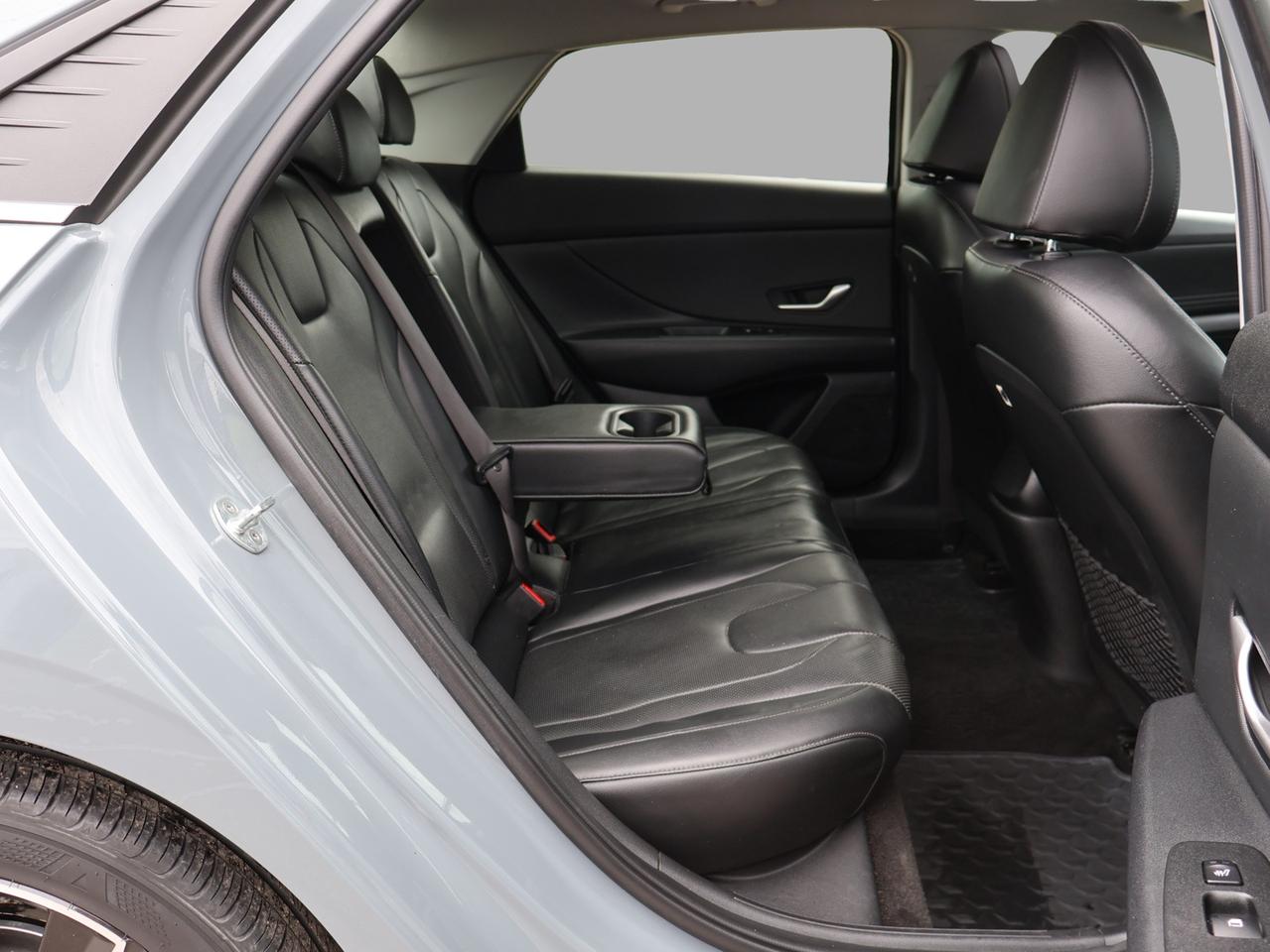 2022 Hyundai Elantra ULTIMATE TECH CERTIFIED *SERVICE RECORDS*2nd WINTER* CAMERA NAV BLUETOOTH LEATHER HEATED SEATS SUNROOF CRUISE ALLOYS Photo