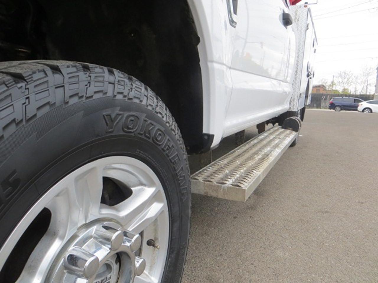2017 Ford SUPER DUTY F-250 SRW CERTIFIED, 4X4, 8 FT UTILITY DECK,LOW KM ONLY 149K Photo