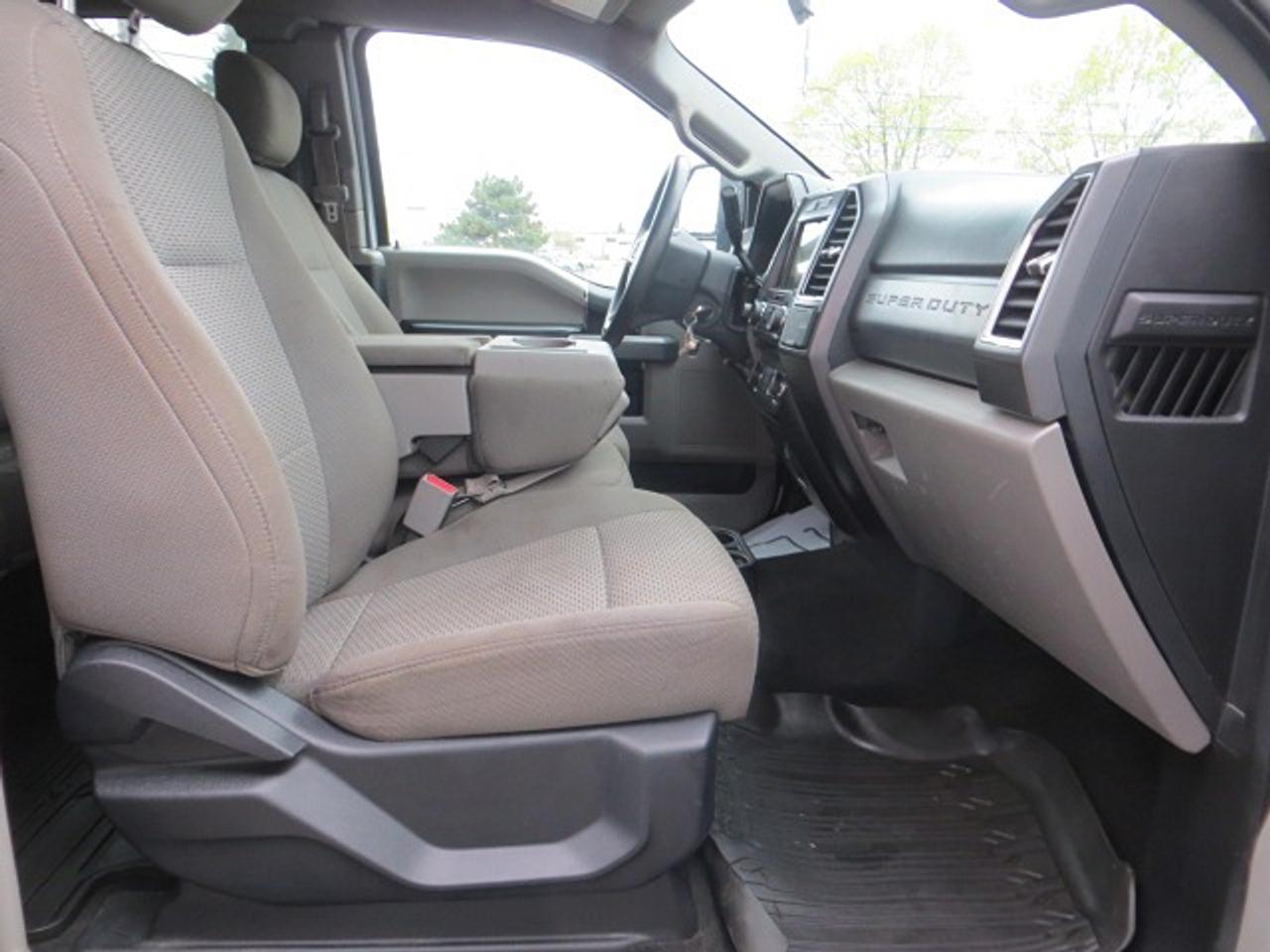2017 Ford SUPER DUTY F-250 SRW CERTIFIED, 4X4, 8 FT UTILITY DECK,LOW KM ONLY 149K Photo