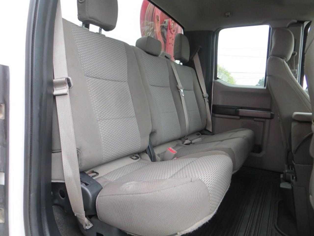 2017 Ford SUPER DUTY F-250 SRW CERTIFIED, 4X4, 8 FT UTILITY DECK,LOW KM ONLY 149K Photo