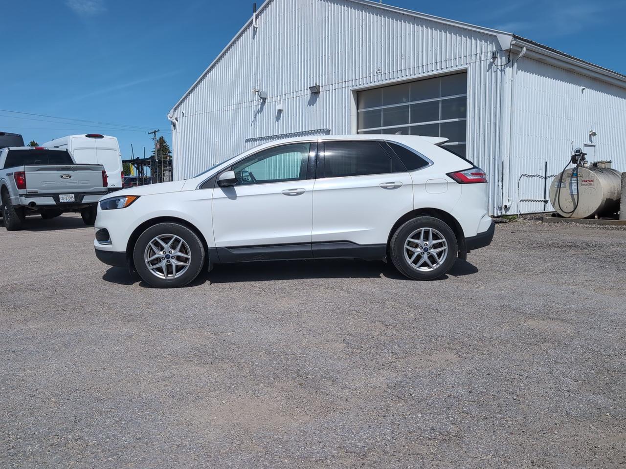 2022 Ford Edge SEL AWD Photo2