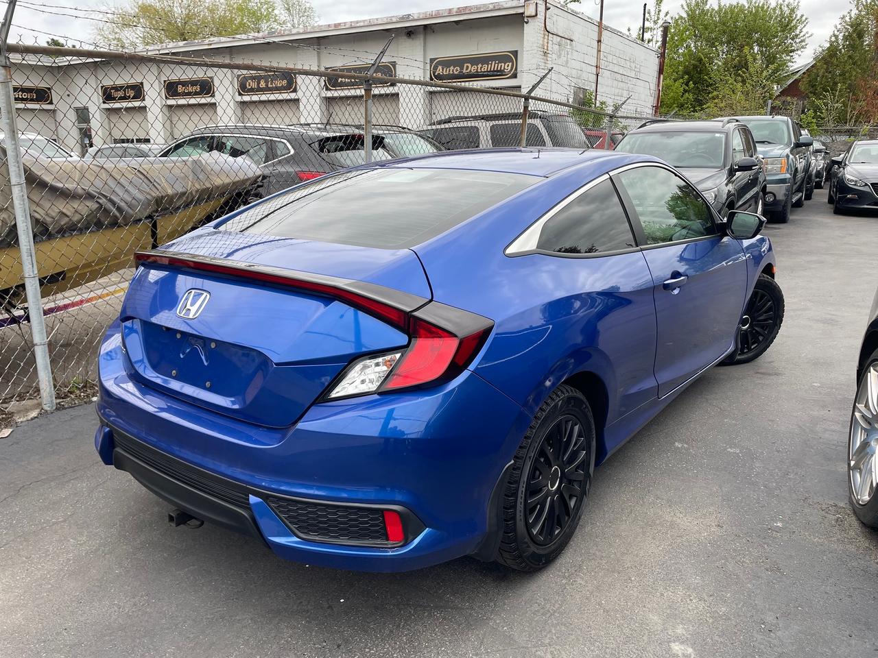 2018 Honda Civic LX *LOW KM, HEATED SEATS, SAFETY FEATURES* Photo