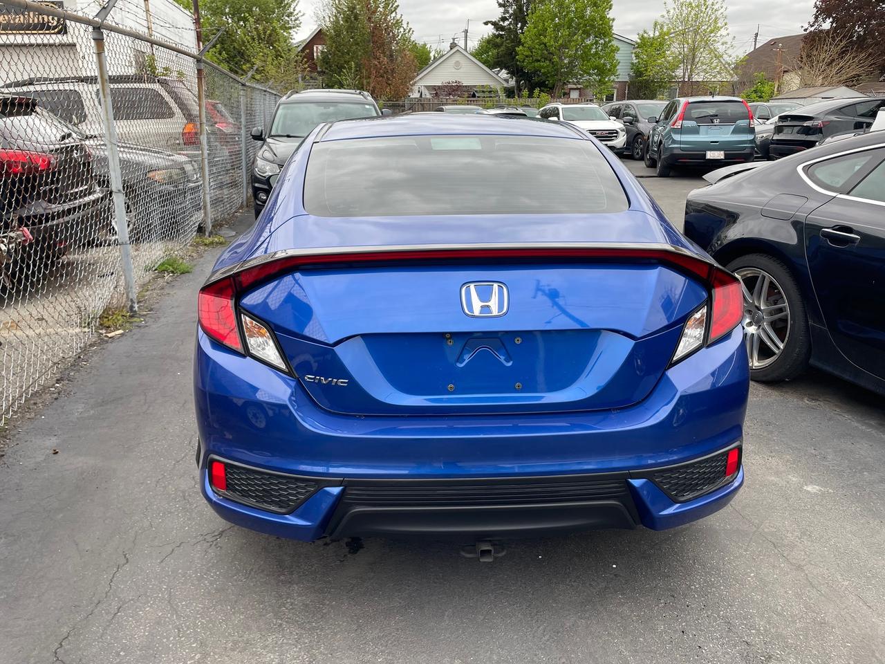 2018 Honda Civic LX *LOW KM, HEATED SEATS, SAFETY FEATURES* Photo