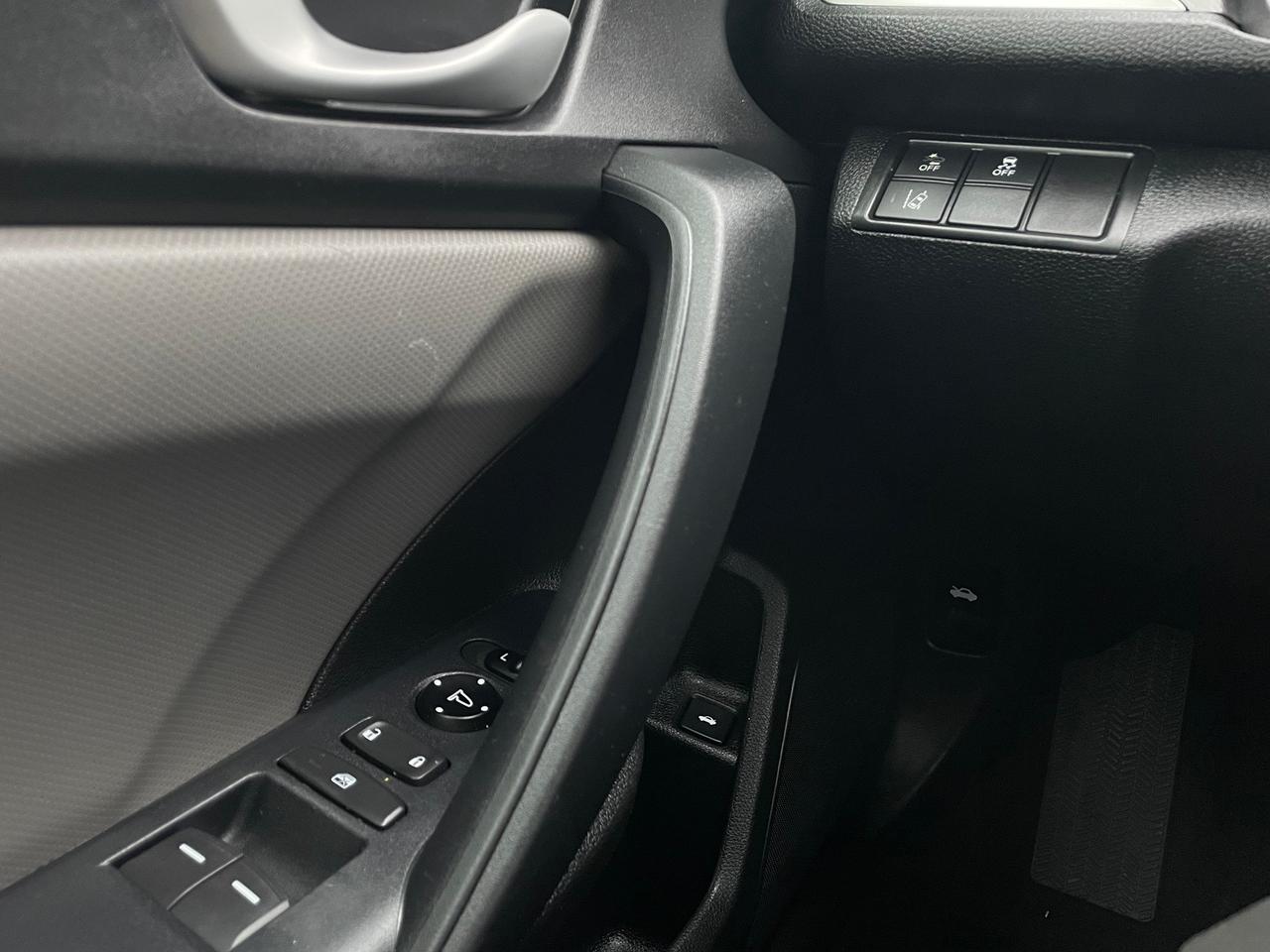 2018 Honda Civic LX *LOW KM, HEATED SEATS, SAFETY FEATURES* Photo