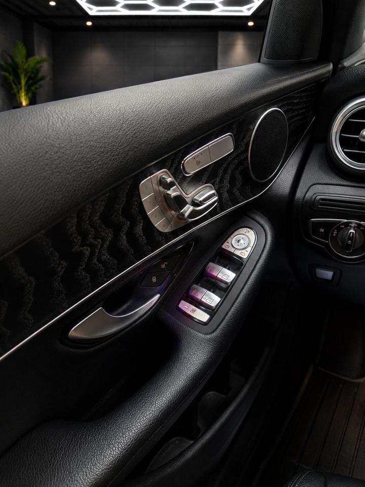 2021 Mercedes-Benz GLC-Class GLC 300 4MATIC SUV Photo