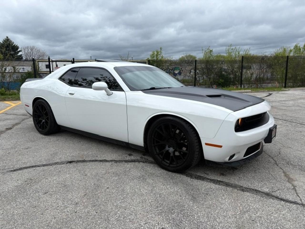 2019 Dodge Challenger SXT PREMIUM-LEATHER-ROOF-CAMERA-NAVIGATION-WE FINANCE Photo