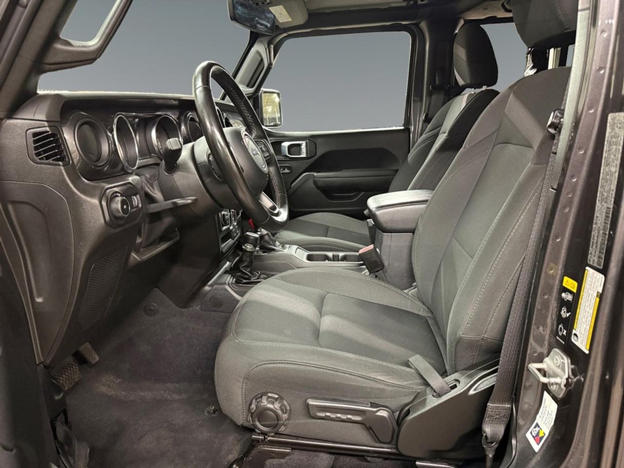 2023 Jeep Wrangler Sport Altitude WITH SOFT TOP ! Photo