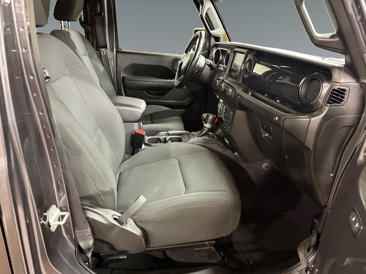 2023 Jeep Wrangler Sport Altitude WITH SOFT TOP ! Photo
