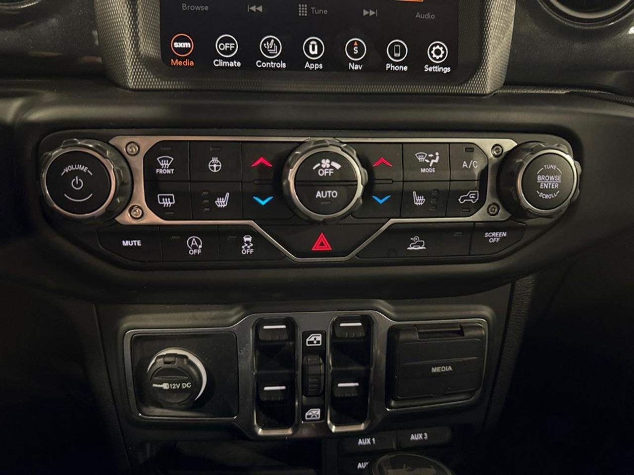 2023 Jeep Wrangler Sport Altitude WITH SOFT TOP ! Photo