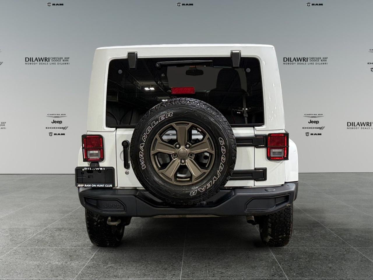 2018 Jeep Wrangler JK Unlimited Golden Eagle 4x4 *Ltd Avail* Photo3