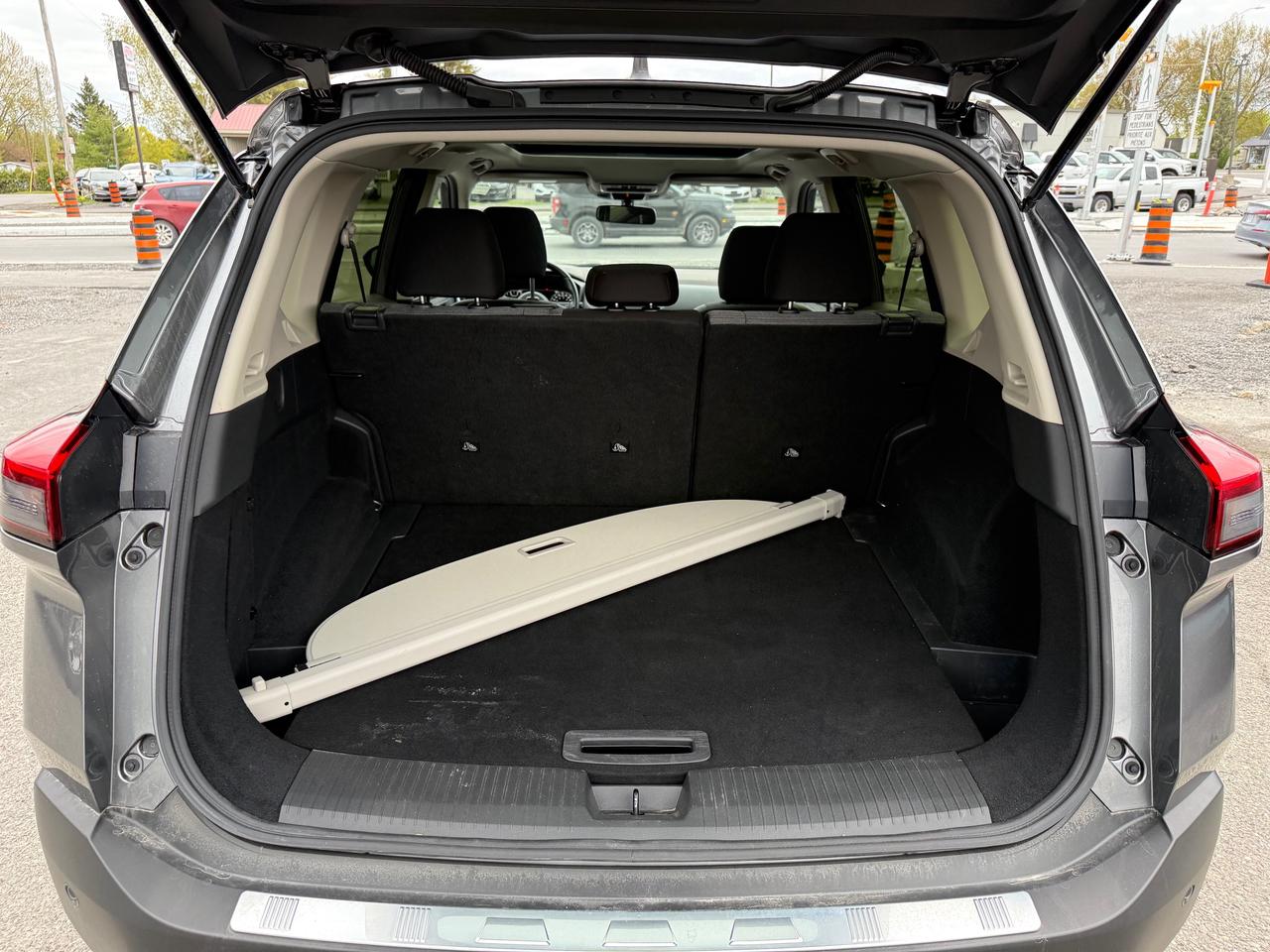 2023 Nissan Rogue SV Moonroof Panoramic Roof! AutoStart! Photo