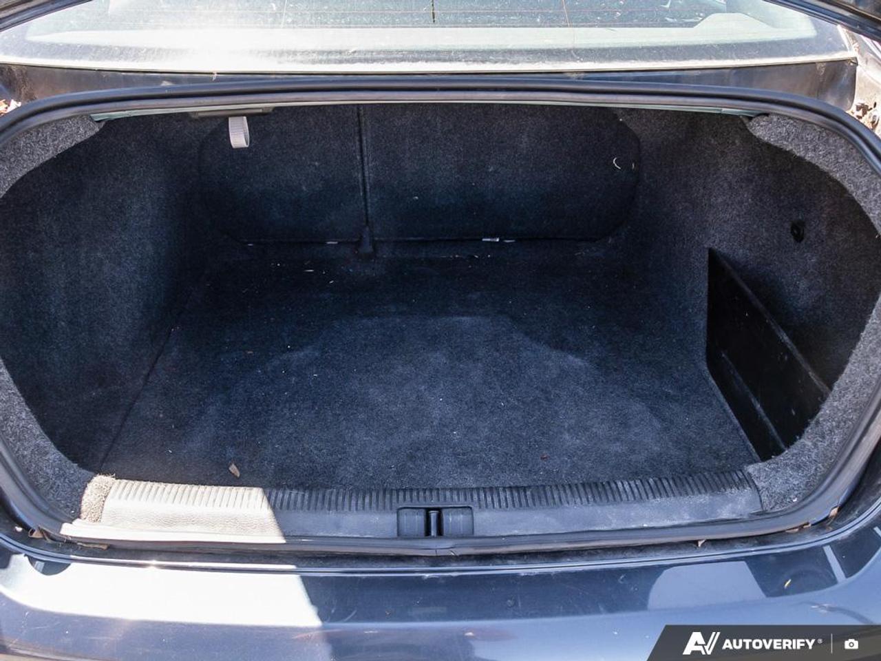 2010 Volkswagen Jetta 2.5L Trendline KEYLESS ENTRY | POWER WINDOWS | TURN SIGNAL INDICA Photo