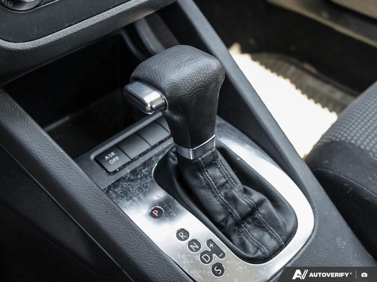 2010 Volkswagen Jetta 2.5L Trendline KEYLESS ENTRY | POWER WINDOWS | TURN SIGNAL INDICA Photo