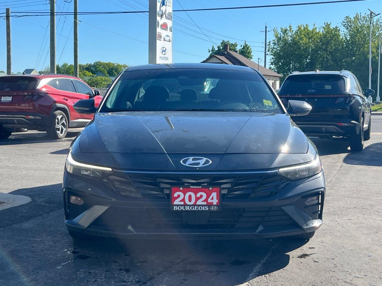 2024 Hyundai Elantra Luxury IVT Photo