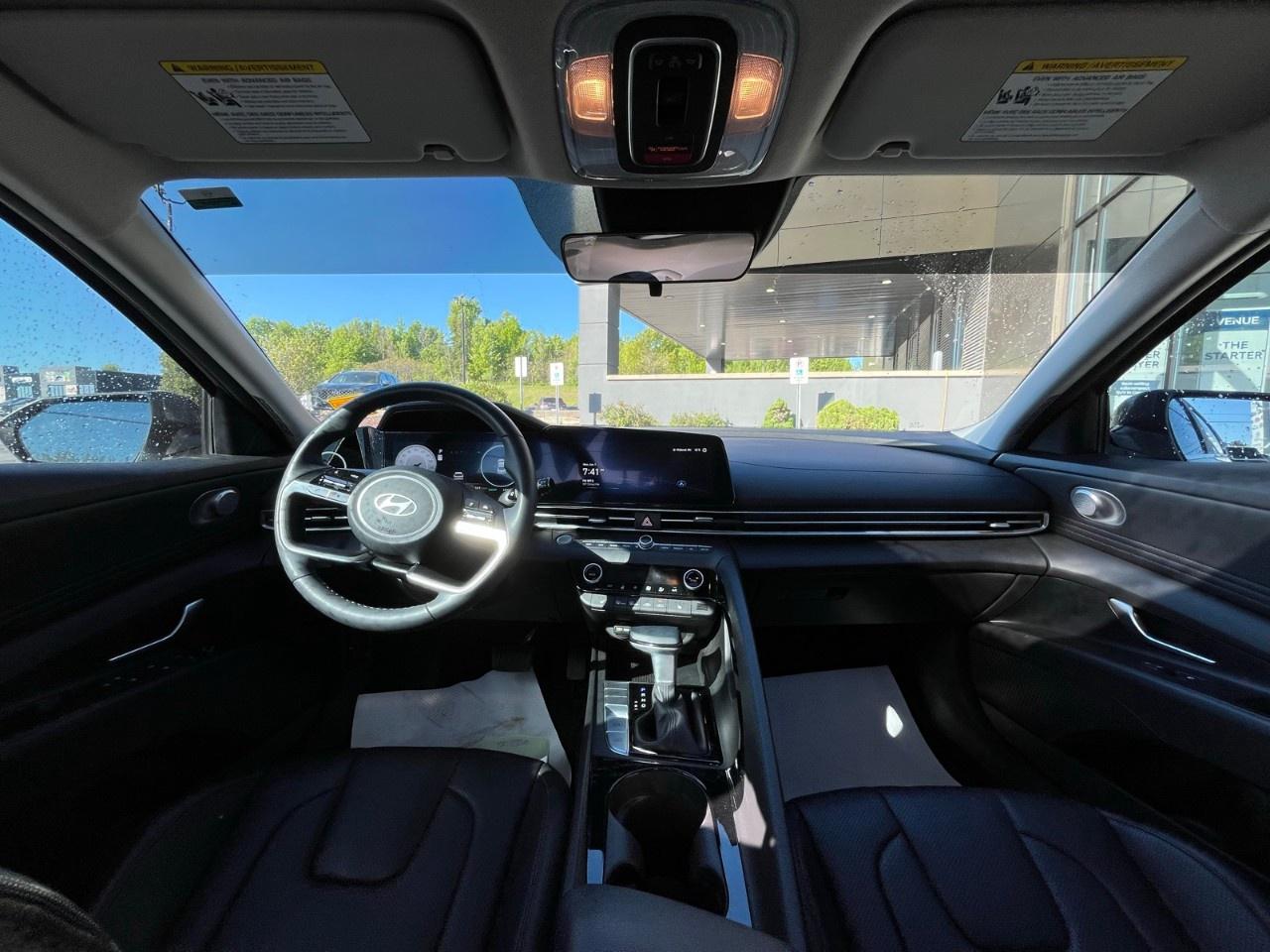 2024 Hyundai Elantra Luxury IVT Photo