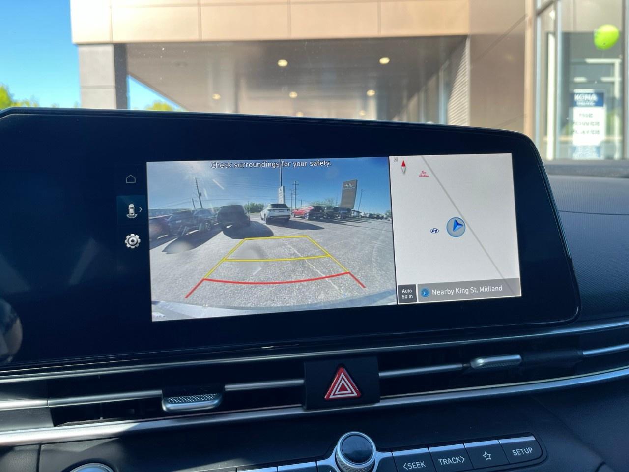 2024 Hyundai Elantra Luxury IVT Photo